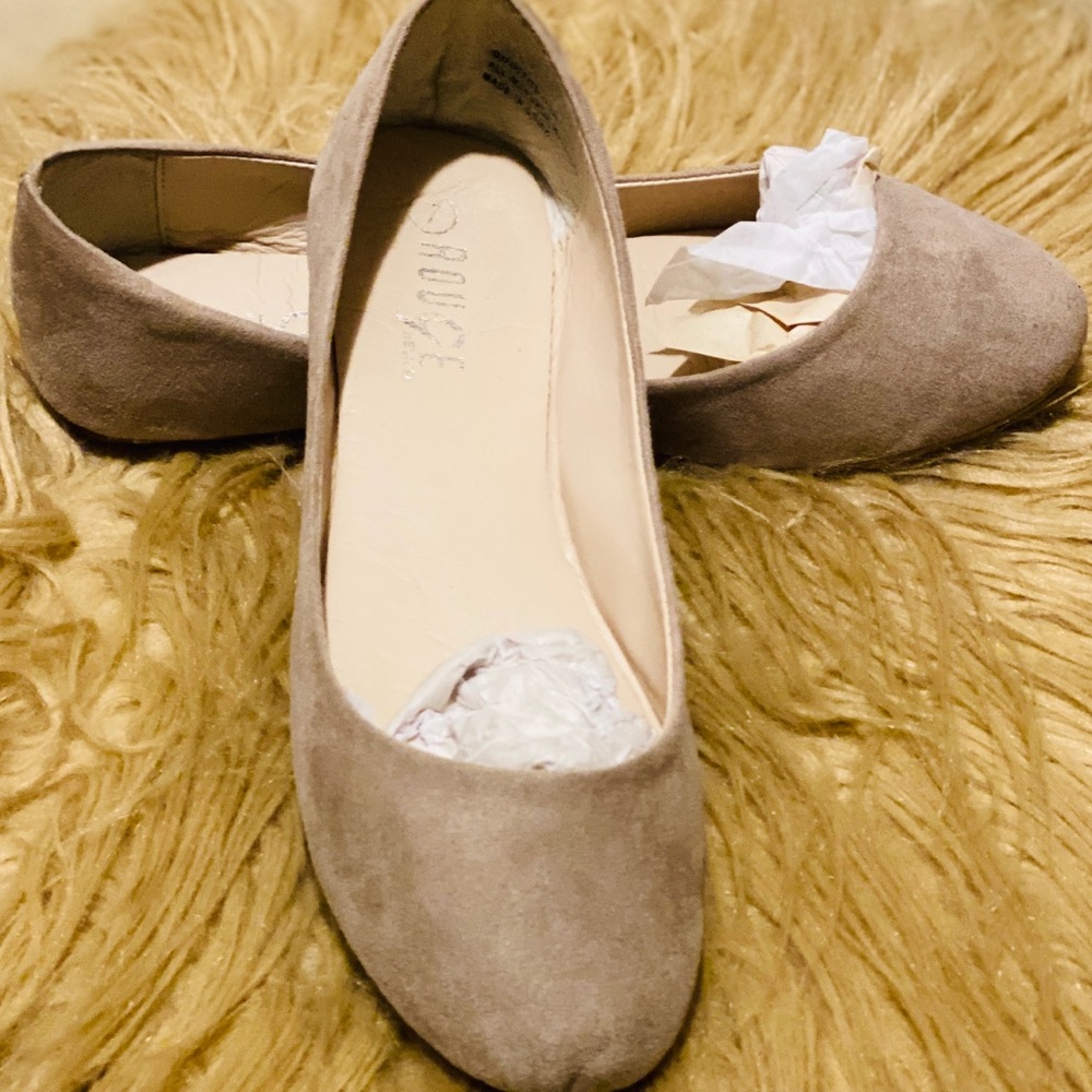Beige casual flats